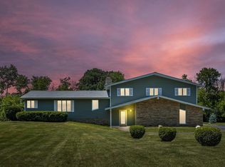 1655 Summit Dr, Cedarburg, WI 53012