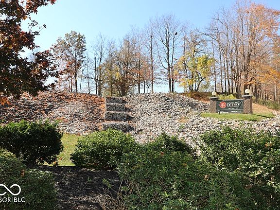 2nd image of 437 N Woodland Heights Dr