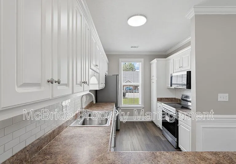 438 Bowen Fls — Photo 8