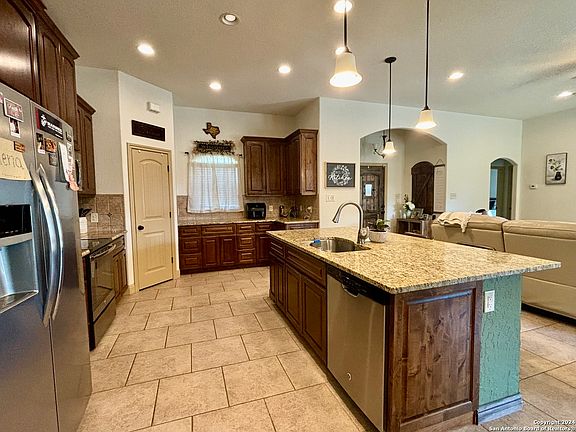 5th image of 237 Great Oaks Blvd