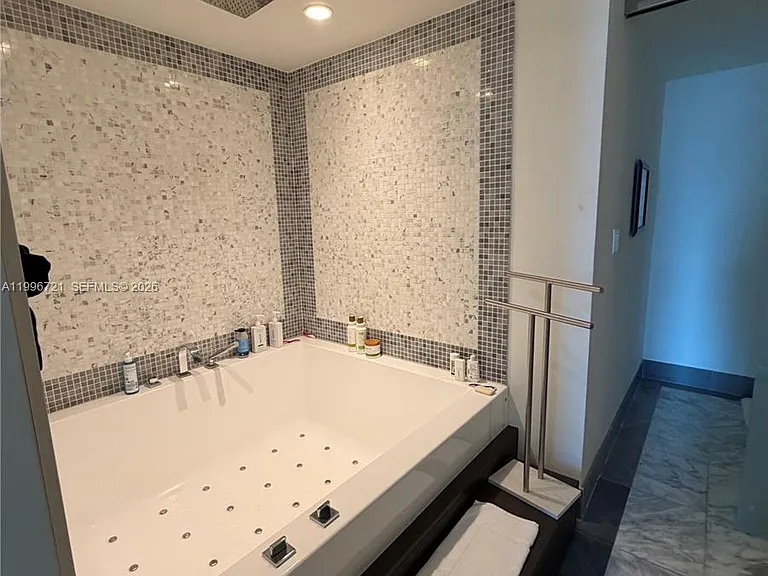 200 Biscayne Boulevard Way #3709 — Photo 4
