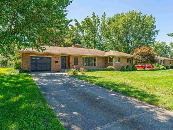525 11th St, Lincoln, IL 62656
