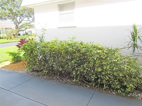 2nd image of 5541 Riverbluff Cir #V-6