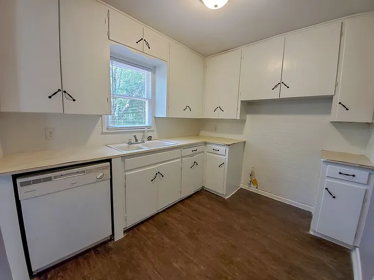 519 E Anna St — Photo 8