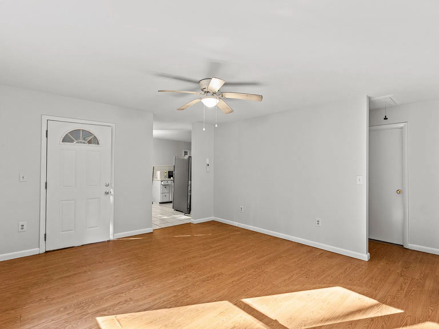 3 bed, 944 sqft, $2,000 — Photo 4