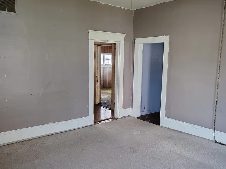 578 S Court St — Photo 6