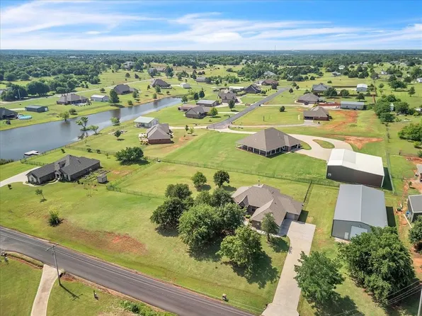 2383 Fox Ln, Blanchard, OK 73010