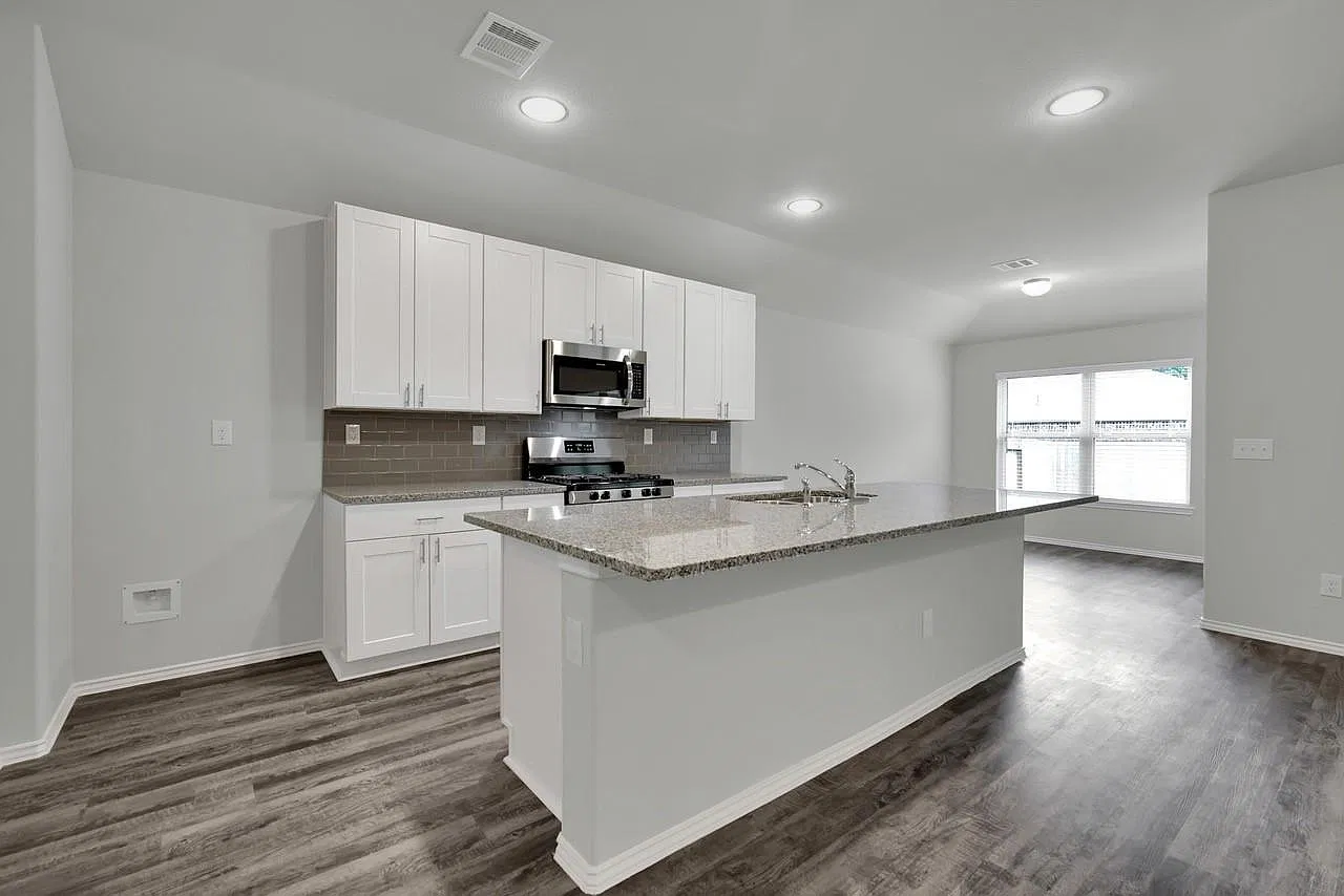 3 bed, 2.0 bath, 1592 sqft, $1,980 — Photo 3