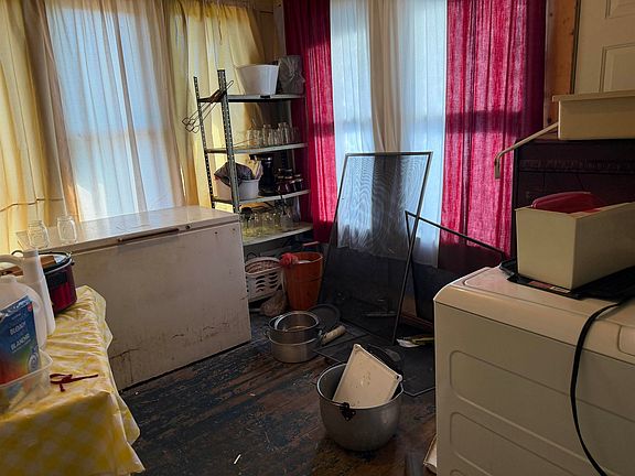 5th image of 602 Holland St