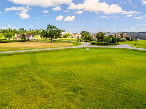 72 W Dowry Creek, Belhaven, NC 27810