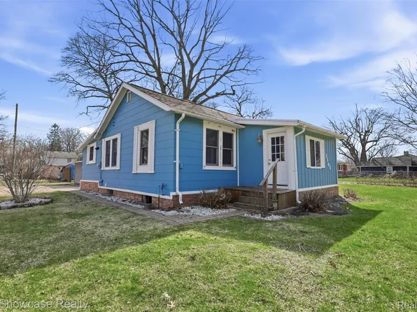 3503 Watkins Lake Rd, Waterford, MI 48328