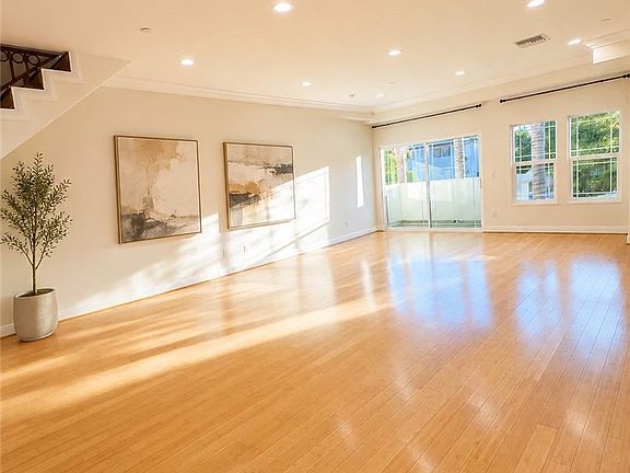 5th image of 2318 N Fairview St Unit 101