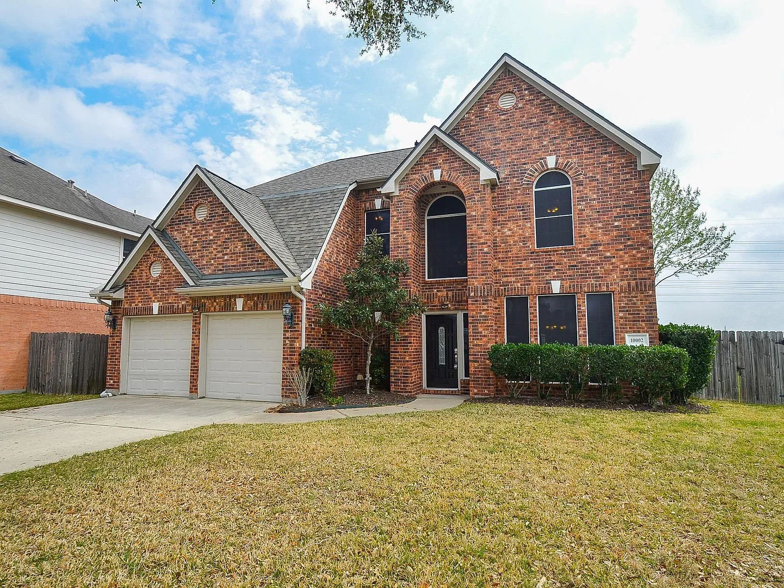 4 bed, 2.5 bath, 2682 sqft, $2,595 — Photo 1