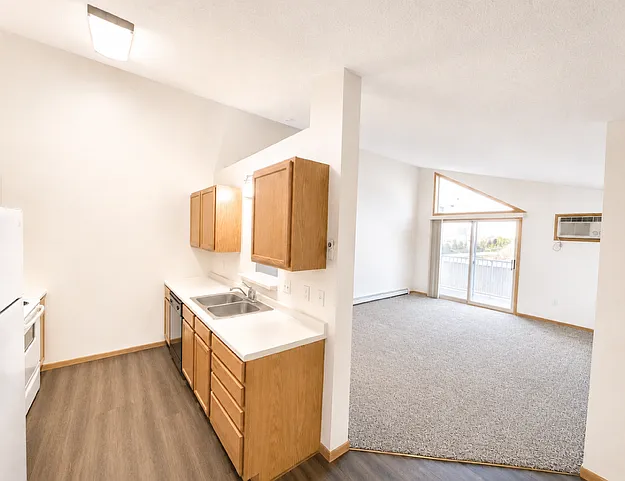 Greenbrier Apartments — Photo 7
