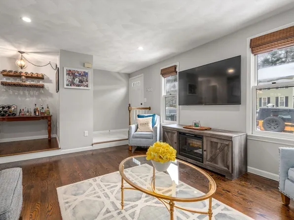 852 Wellman Ave, North Chelmsford, MA 01863