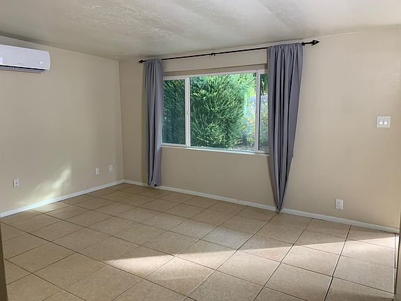 3rd image of 830 E Maryland Ave #3