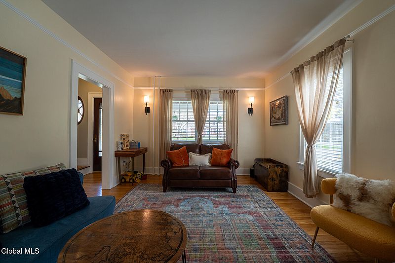 5th image of 285 Elsmere Avenue