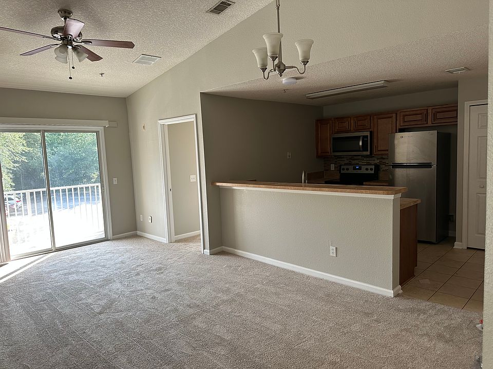 Living Room / Kitchen