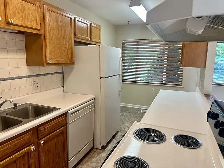 3201 S Eudora St — Photo 5
