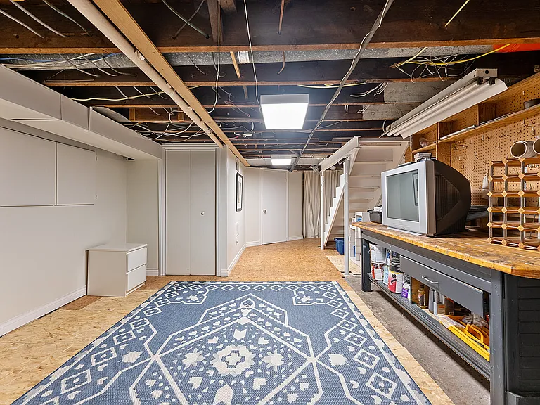 111 Summerhill Ave — Photo 48