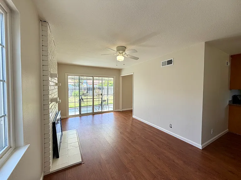 4815 Seneca Park Ave — Photo 6