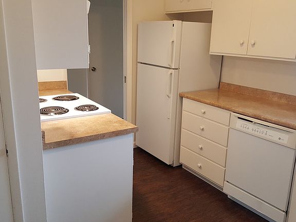 3rd image of 3 Circle Dr APT C