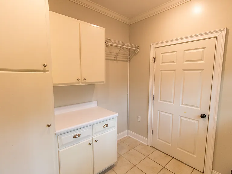 906 Monarch Cir — Photo 11