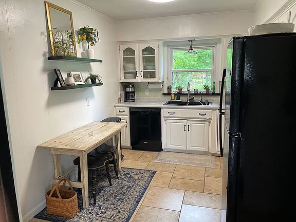 5th image of 1750 Cecilia St