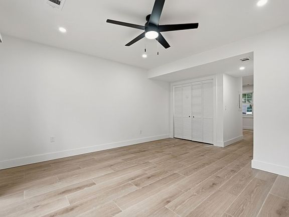 4th image of 604 37th Ave N APT 2