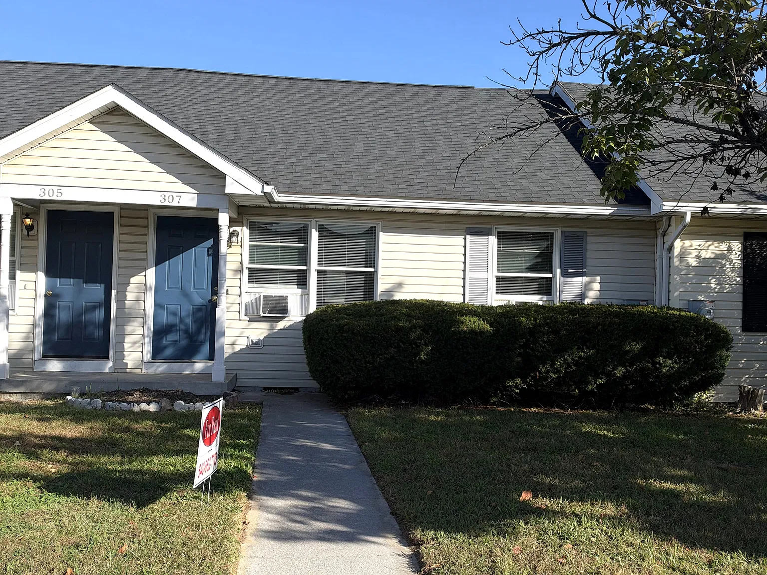 307 Emily Ln — Photo 1