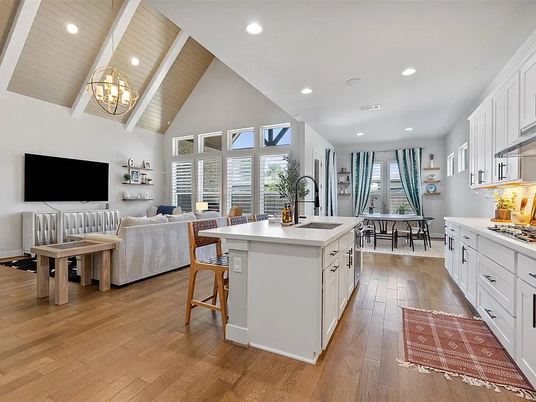 1608 Carmine Dr — Photo 3