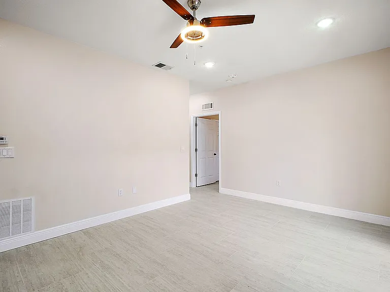 201 N Dewey St #202 — Photo 34
