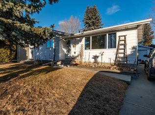 32 Groveland Rd, Strathcona County, AB T8A3G6