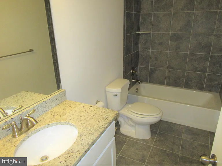 220 Jenny Dr — Photo 13