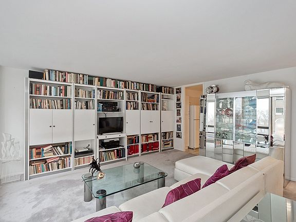 5th image of 2800 N Lake Shore Dr APT 605