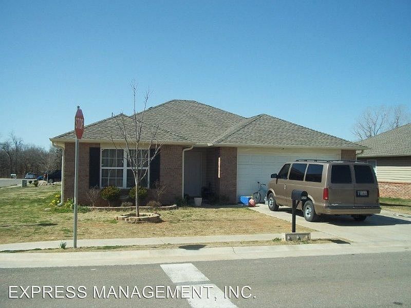1st image of 525 Harris Dr