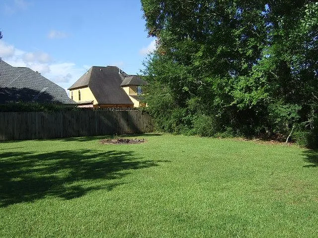 37385 Parkwood Ave — Photo 2