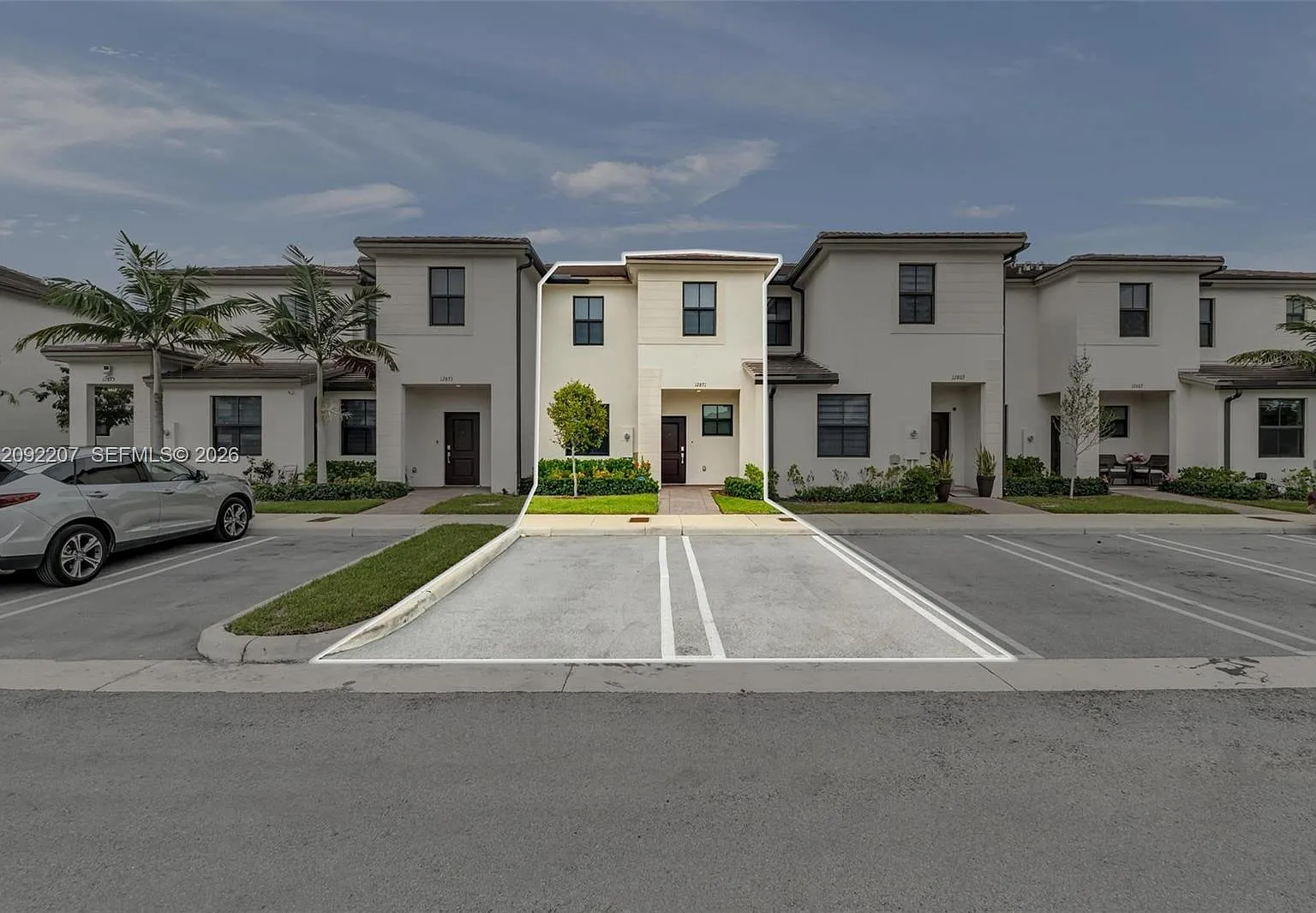 3 bed, 2.5 bath, 1483 sqft, $2,900 — Photo 1