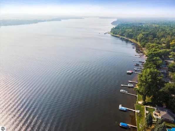 6111 Loud Dr, Oscoda, MI 48750