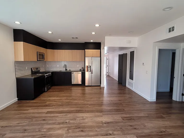 6034 Craner Ave — Photo 3
