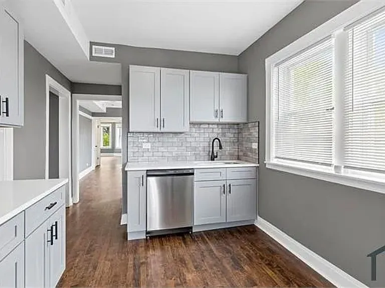 8210 S Marshfield Ave — Photo 2