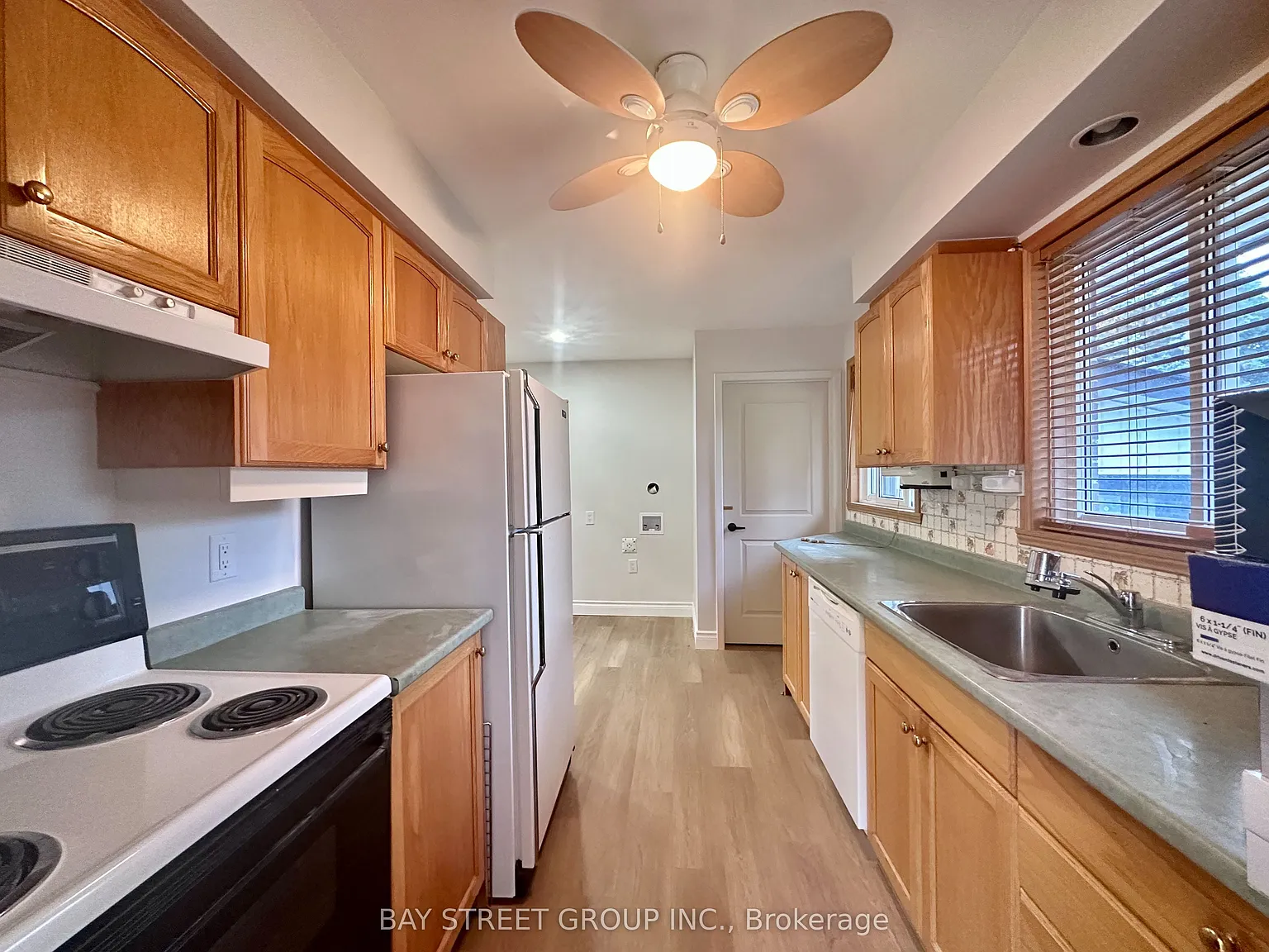 3 bed, $2,100 — Photo 4