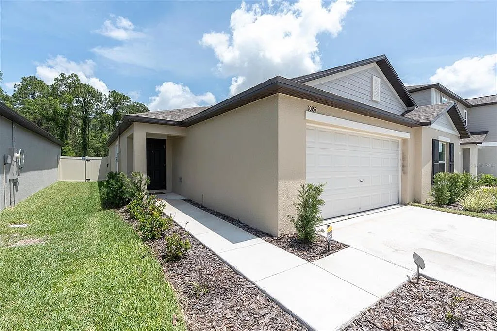 4 bed, 2.0 bath, 1817 sqft, $3,000 — Photo 2
