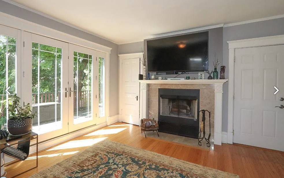 3 bed, 2030 sqft, $2,950 — Photo 3