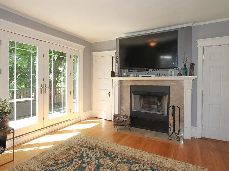 916 Pleasant St #2 — Photo 3
