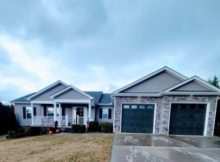 2104 Katie Ln, Dandridge, TN 37725