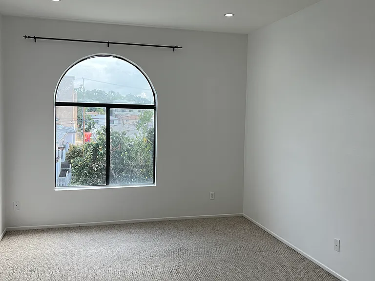 1443 Barry Ave #301 — Photo 14