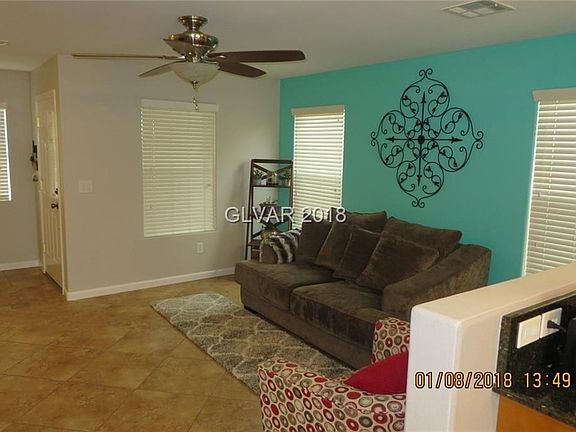 Entry area adjacent to living room