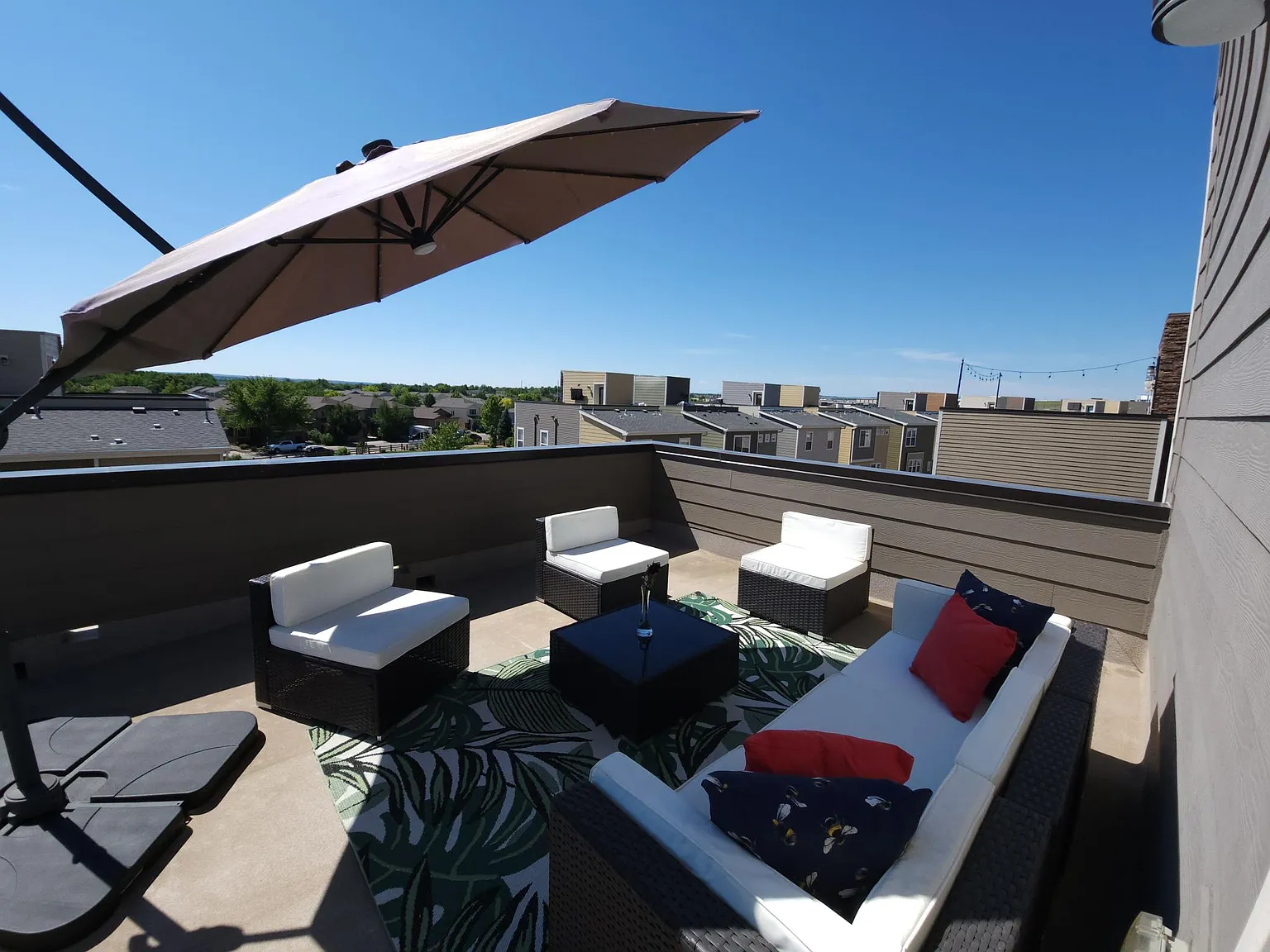 3 bed, 2.5 bath, 1800 sqft, $3,200 — Photo 3