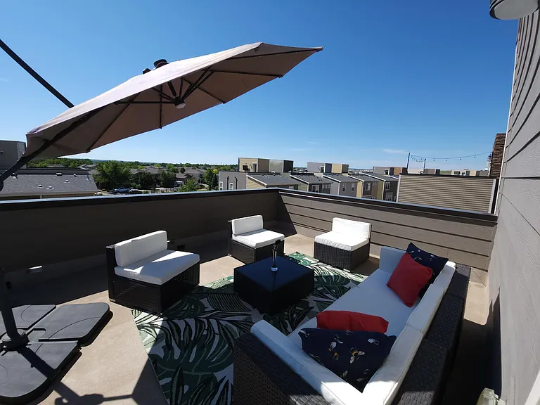Beautiful Rooftop
Outdoor furniture included